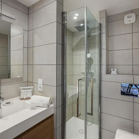 Chalet Mitoyen De Luxe, 4 En Suite, Proche Centre Et Remontees, Parking, Animaux Acceptes - Fr-1-563-137 Courchevel