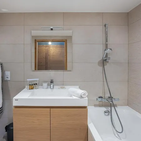 Chalet Mitoyen De Luxe, 4 En Suite, Proche Centre Et Remontees, Parking, Animaux Acceptes - Fr-1-563-137 *